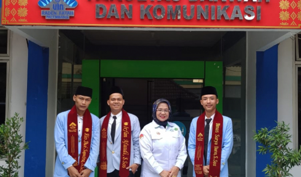 mahasiswa Program Studi Pengembangan Masyarakat Islam (PMI) melaksanakan Ujian Munaqosah.
