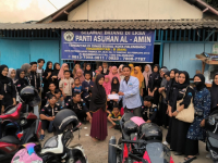 POTRET HMPS PENGEMBANGAN MASYARAKAT ISLAM TEBAR KEBAIKAN DI BULAN RAMADHAN DENGAN BERBAGI TAKJIL DI SIMPANG POLDA SERTA SANTUNAN ANAK YATIM DI PANTI ASUHAN AL - AMIN PALEMBANG