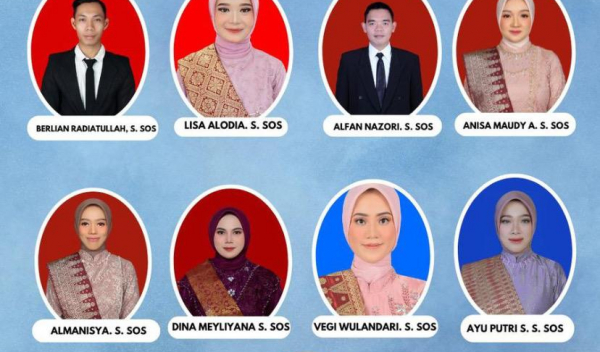 Sembilan orang wisudawan dan wisudawati prodi PMI fakultas dakwah dan komunikasi UIN Raden Fatah.